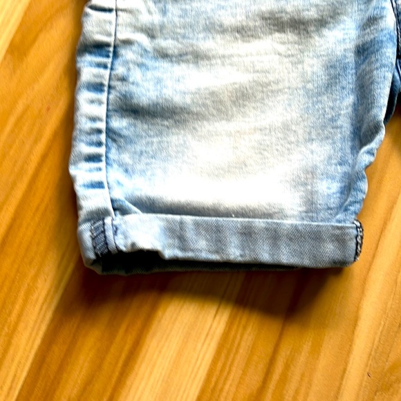 Boys shorts, size 6-8, 128cm. Denim, elastic and string at the waist. - Picture 4 of 5